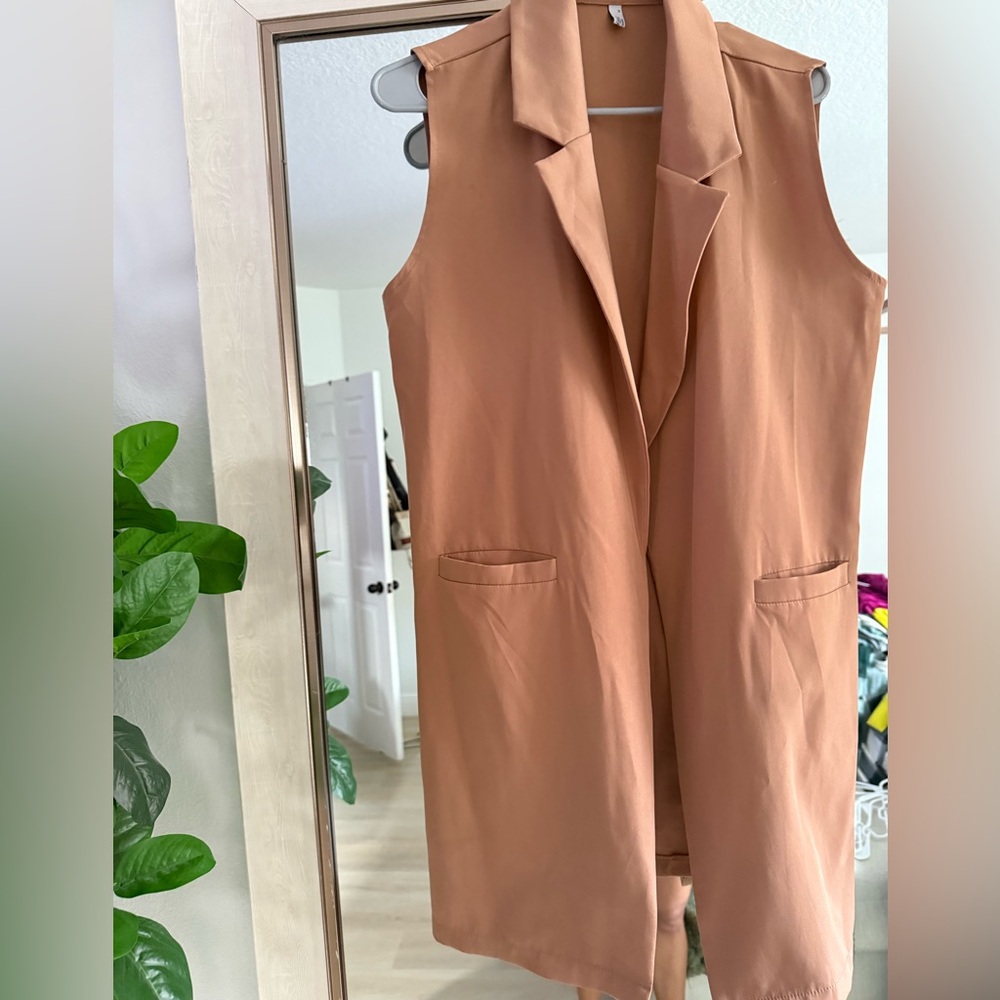 Tan vest with pockets